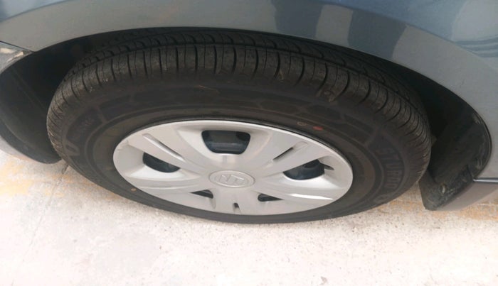 2010 Maruti Swift VXI, Petrol, Manual, 91,937 km, tyre