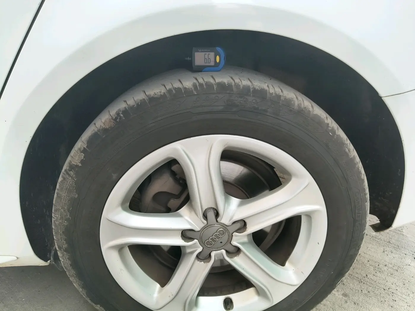 2013 Audi A4 2.0 TDI Multitronic, Diesel, Automatic, 76,834 km, tyre