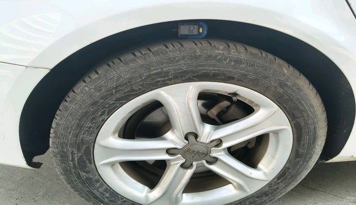 2013 Audi A4 2.0 TDI Multitronic, Diesel, Automatic, 76,834 km, tyre