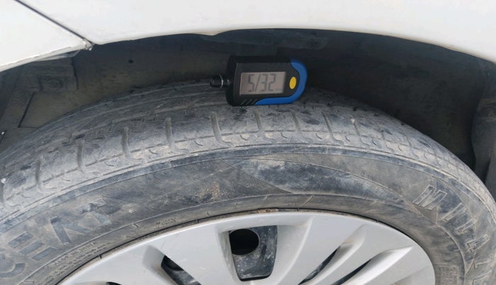 2013 Maruti Ertiga VXI, Petrol, Manual, 44,398 km, tyre