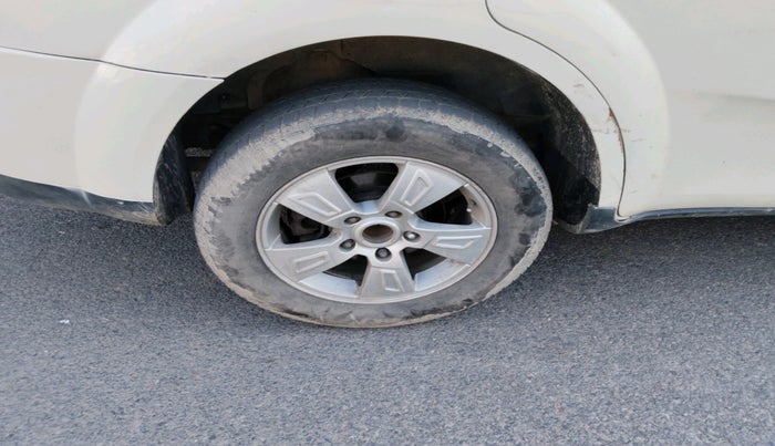 2013 Mahindra XUV500 W4, Diesel, Manual, 1,57,040 km, tyre