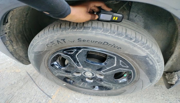 2021 Tata PUNCH ACCOMPLISHED MT, Petrol, Manual, 19,977 km, tyre