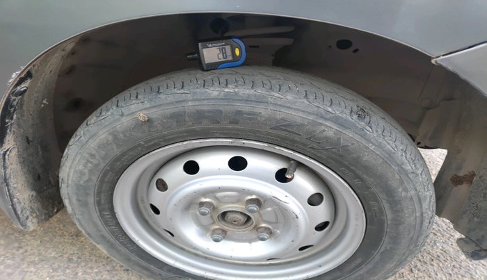 2011 Maruti Wagon R 1.0 LXI, Petrol, Manual, 96,202 km, tyre