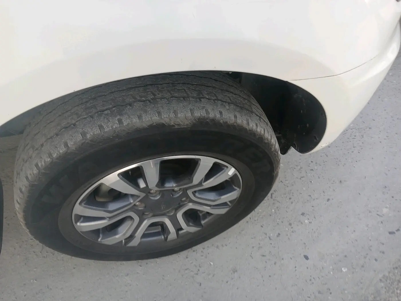 2021 Ford Endeavour TITANIUM PLUS 2.0 4X2 AT SUNROOF, Diesel, Automatic, 1,39,805 km, tyre