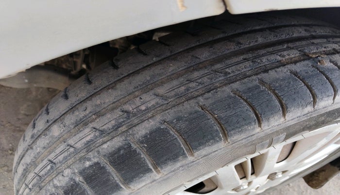 2011 Hyundai Santro Xing GLS, CNG, Manual, 1,15,241 km, tyre