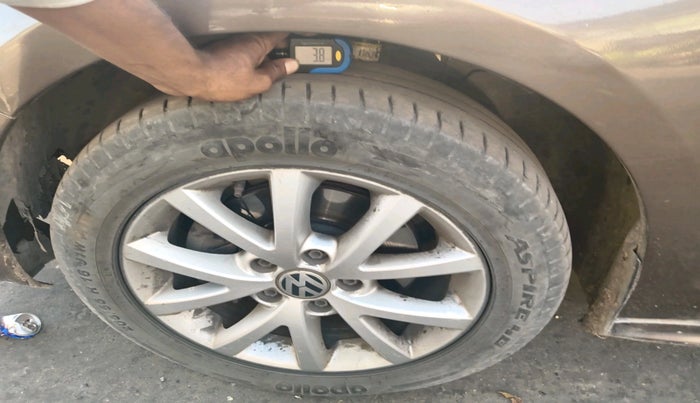 2014 Volkswagen Jetta COMFORTLINE TDI, Diesel, Manual, 1,31,168 km, tyre