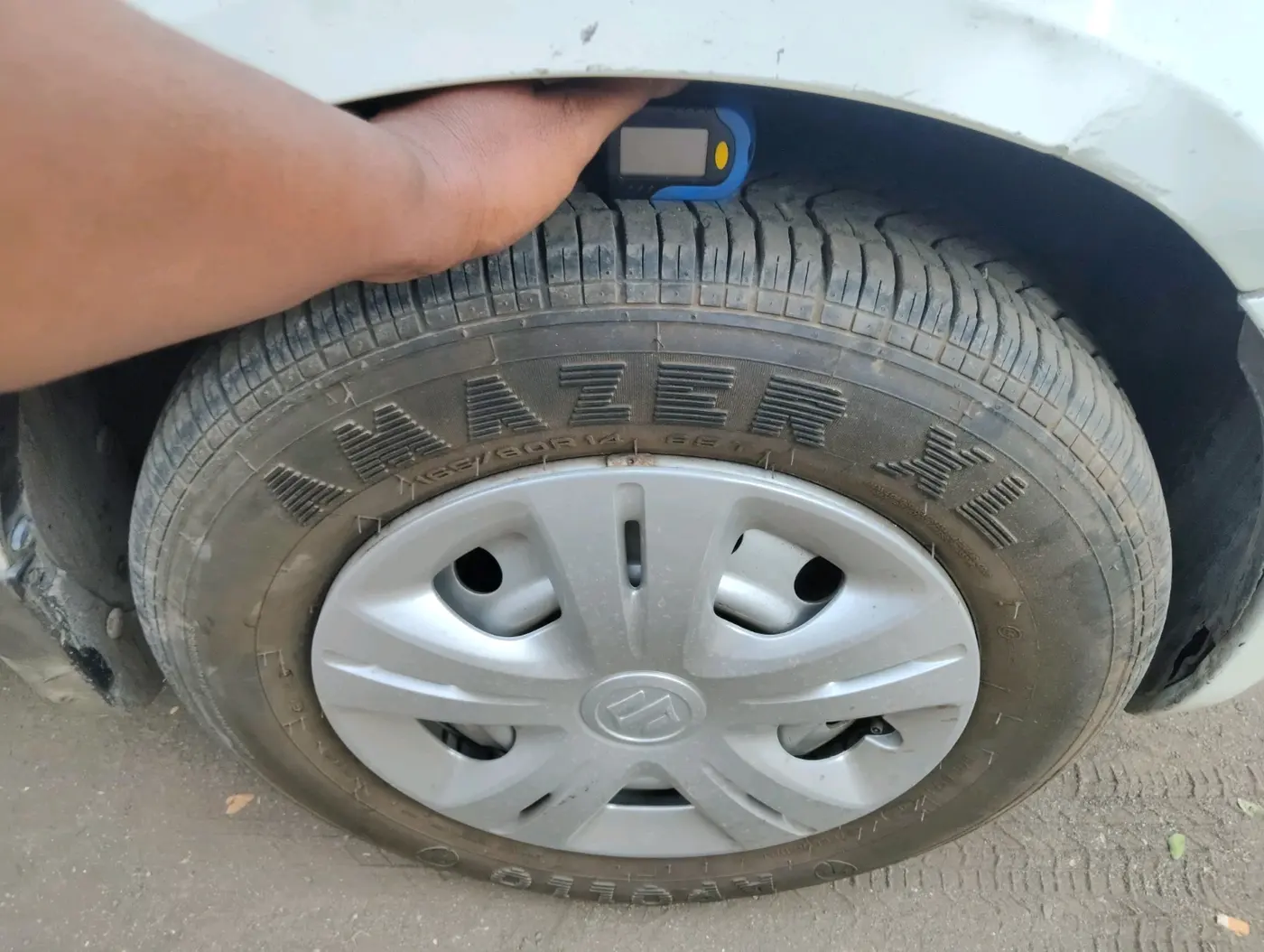 2016 Maruti Ritz LXI, CNG, Manual, 42,543 km, tyre