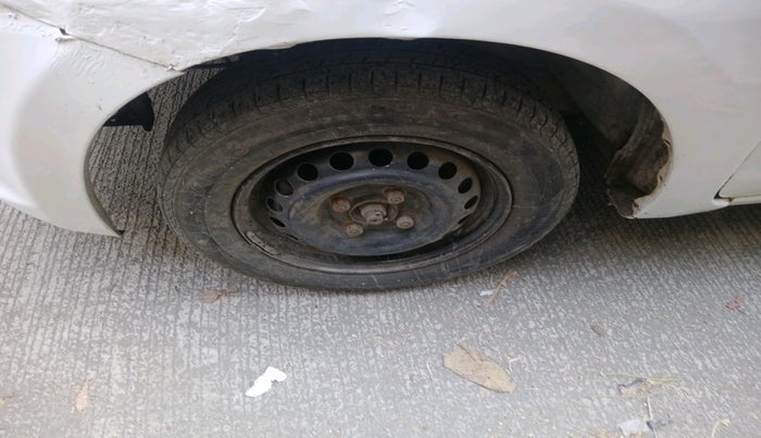 2014 Datsun Go T, CNG, Manual, 93,172 km, tyre