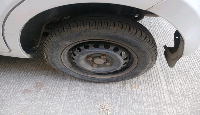 2014 Datsun Go T, CNG, Manual, 93,172 km, tyre