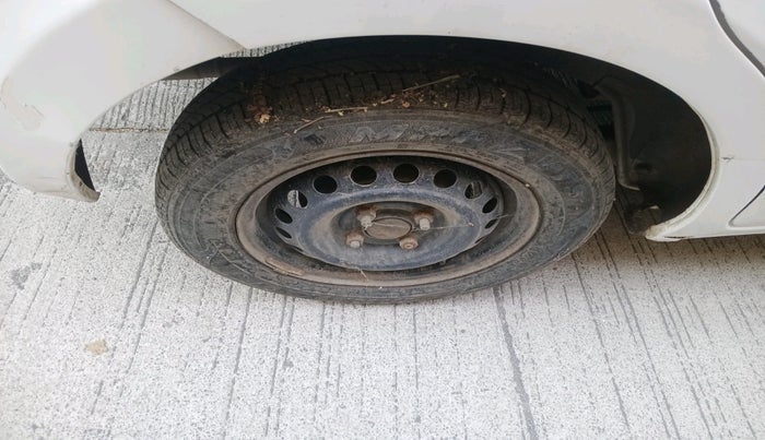 2014 Datsun Go T, CNG, Manual, 93,172 km, tyre