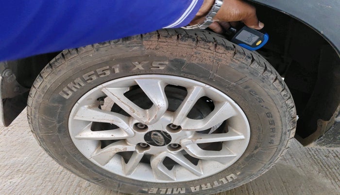 2016 Mahindra Kuv100 K8 D 5 STR, Diesel, Manual, 60,482 km, tyre