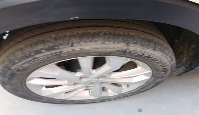 2021 Mahindra XUV300 W8 1.2 PETROL, Petrol, Manual, 65,567 km, tyre