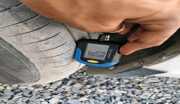 2016 Maruti Swift LXI (O), Petrol, Manual, 1,49,415 km, tyre