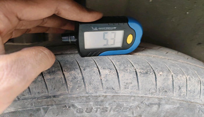 2016 Maruti Swift LXI (O), Petrol, Manual, 1,49,415 km, tyre