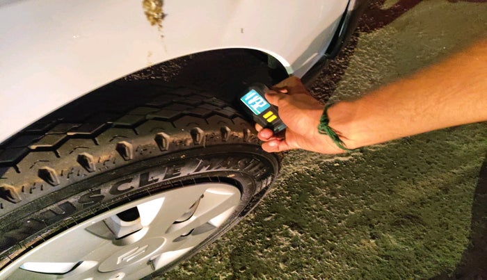 2022 Maruti Eeco 5 STR AC CNG (O), CNG, Manual, 42,042 km, tyre