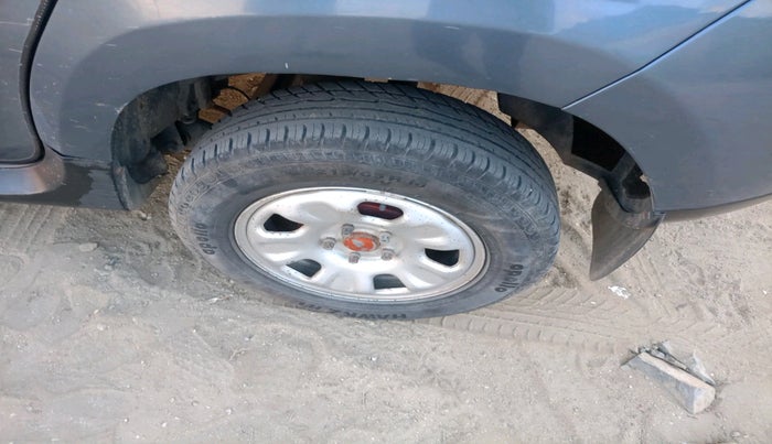 2013 Renault Duster 85 PS RXL DIESEL, Diesel, Manual, 1,21,073 km, tyre