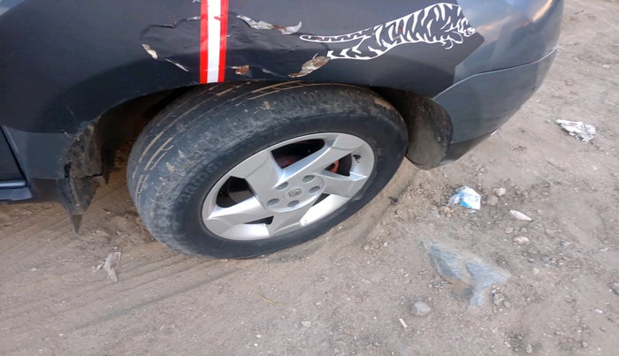 2013 Renault Duster 85 PS RXL DIESEL, Diesel, Manual, 1,21,073 km, tyre