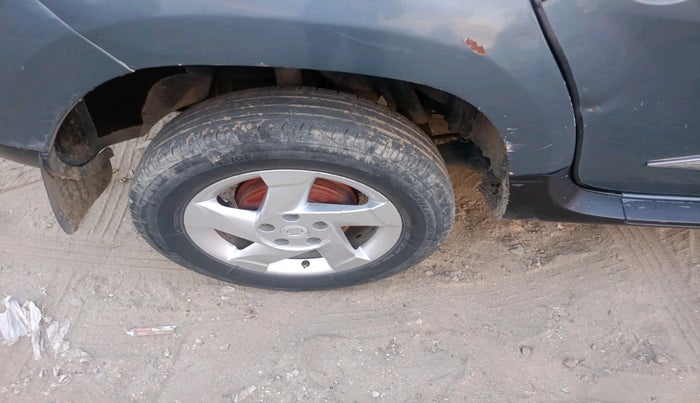 2013 Renault Duster 85 PS RXL DIESEL, Diesel, Manual, 1,21,073 km, tyre