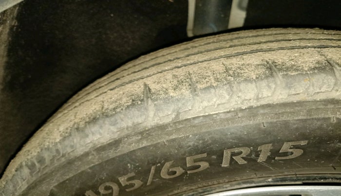 2017 Ford Ecosport AMBIENTE 1.5L PETROL, Petrol, Manual, 2,62,543 km, tyre