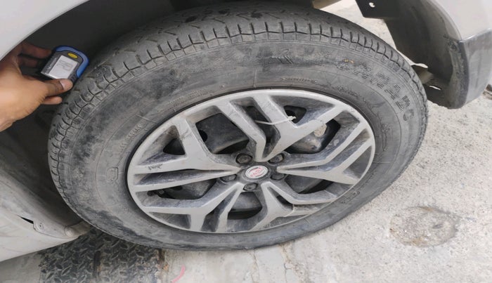 2015 Maruti Swift Dzire VXI, Petrol, Manual, 66,008 km, tyre