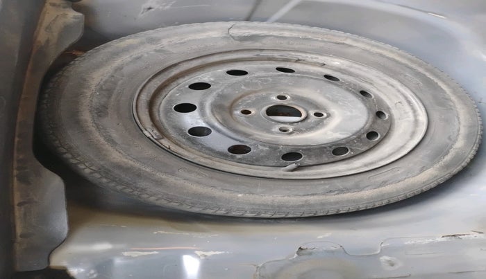 2015 Maruti Swift Dzire VXI, Petrol, Manual, 66,008 km, tyre