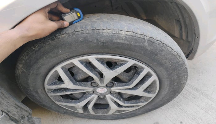 2015 Maruti Swift Dzire VXI, Petrol, Manual, 66,008 km, tyre