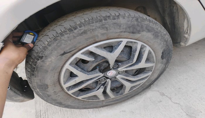 2015 Maruti Swift Dzire VXI, Petrol, Manual, 66,008 km, tyre