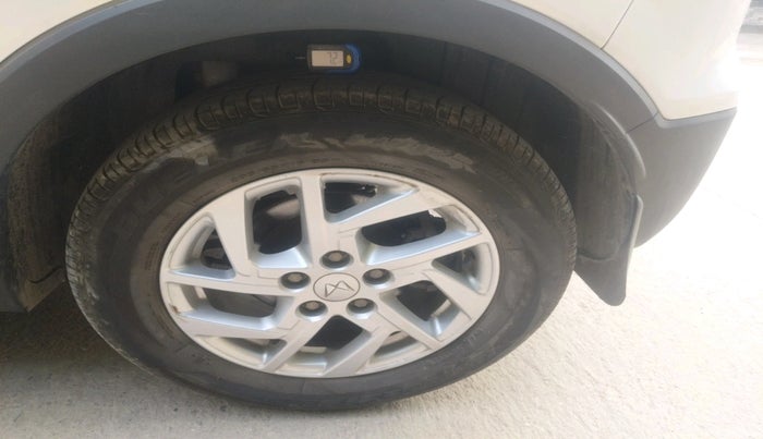 2024 Mahindra XUV300 W8 1.2 PETROL, Petrol, Manual, 21,276 km, tyre