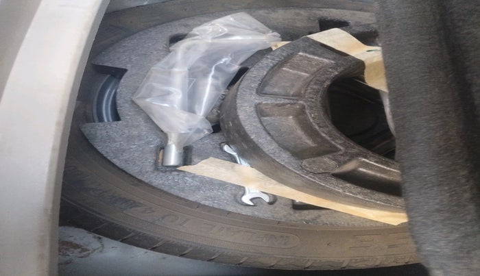 2024 Mahindra XUV300 W8 1.2 PETROL, Petrol, Manual, 21,276 km, tyre