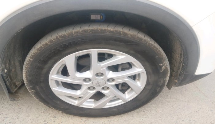 2024 Mahindra XUV300 W8 1.2 PETROL, Petrol, Manual, 21,276 km, tyre