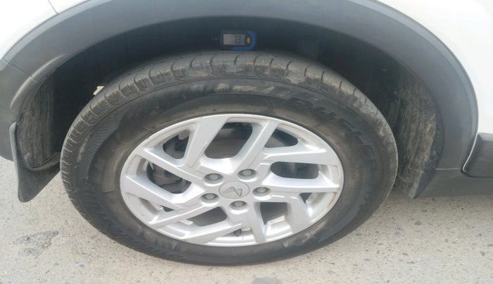 2024 Mahindra XUV300 W8 1.2 PETROL, Petrol, Manual, 21,276 km, tyre