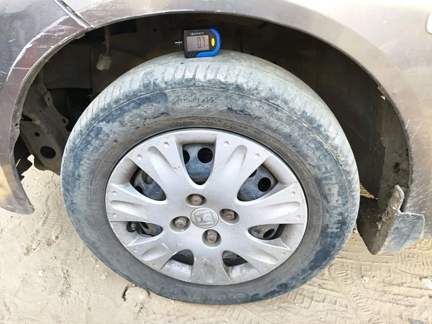 2014 Honda Brio S MT, CNG, Manual, 1,20,859 km, tyre