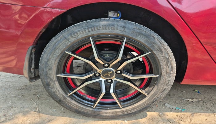 2015 Hyundai Verna 1.6 CRDI SX (O), Diesel, Manual, 61,554 km, tyre