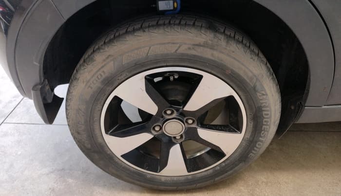 2019 Tata NEXON XZA PLUS PETROL, Petrol, Automatic, 27,571 km, tyre