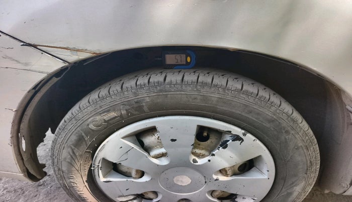 2011 Maruti Wagon R 1.0 LXI, CNG, Manual, 1,20,306 km, tyre