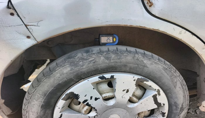 2011 Maruti Wagon R 1.0 LXI, CNG, Manual, 1,20,306 km, tyre