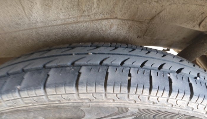 2015 Maruti Wagon R 1.0 LXI, CNG, Manual, 96,097 km, tyre