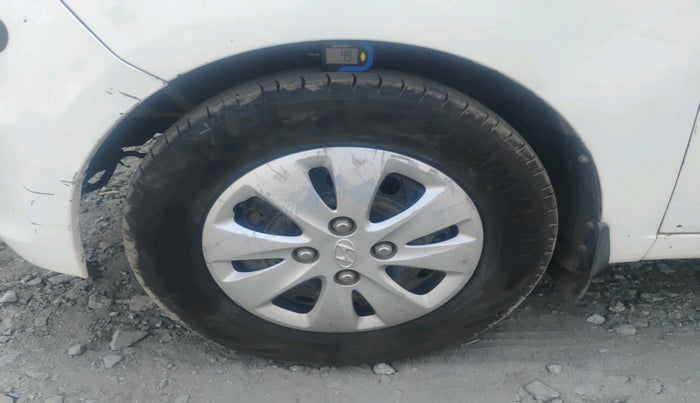 2011 Hyundai i10 MAGNA 1.2, CNG, Manual, 1,35,137 km, tyre