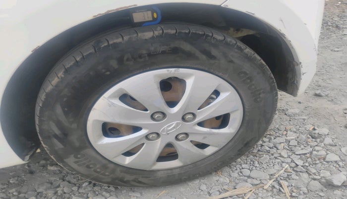 2011 Hyundai i10 MAGNA 1.2, CNG, Manual, 1,35,137 km, tyre