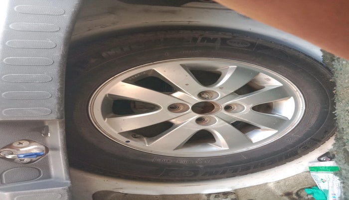 2010 Maruti Ritz ZXI, Petrol, Manual, 2,49,794 km, tyre