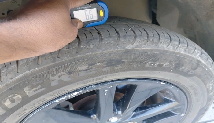 2017 Toyota Innova Crysta TOURING SPORT DIESEL MT, Diesel, Manual, 1,15,923 km, tyre