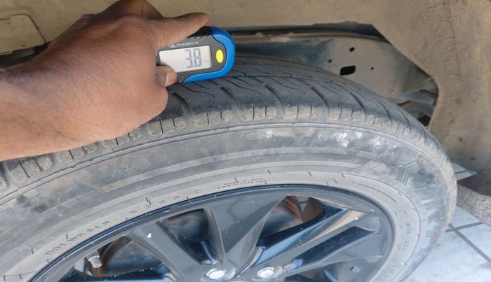 2017 Toyota Innova Crysta TOURING SPORT DIESEL MT, Diesel, Manual, 1,15,923 km, tyre