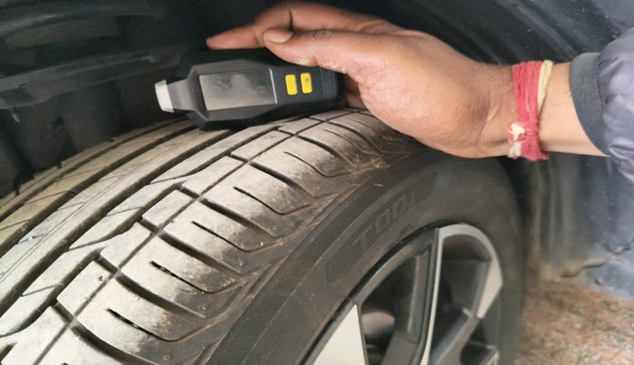 2021 Tata PUNCH CREATIVE AMT 1.2 RTN DUAL TONE, Petrol, Automatic, 40,984 km, tyre