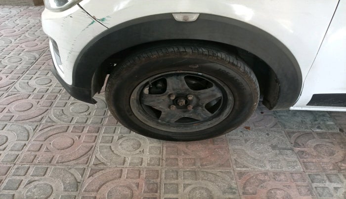 2020 Renault TRIBER RXZ AMT, Petrol, Automatic, 58,547 km, tyre