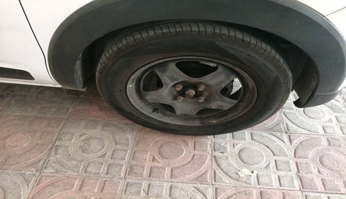 2020 Renault TRIBER RXZ AMT, Petrol, Automatic, 58,547 km, tyre