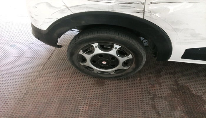 2020 Renault TRIBER RXZ AMT, Petrol, Automatic, 58,547 km, tyre