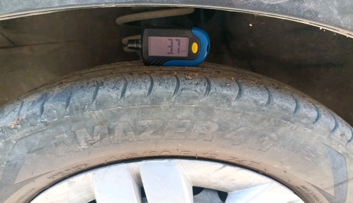 2017 Maruti Alto 800 VXI, Petrol, Manual, 1,09,494 km, tyre