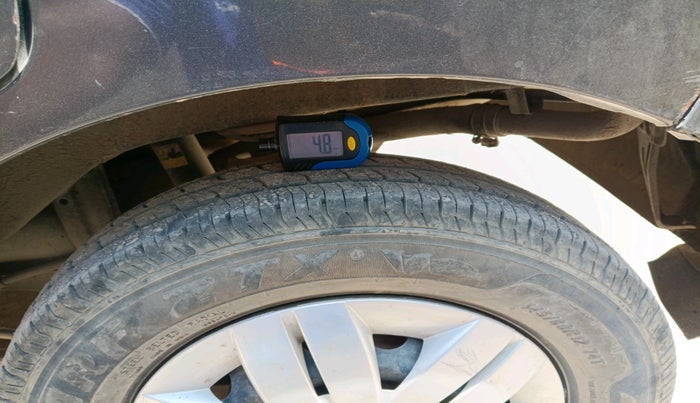 2017 Maruti Alto 800 VXI, Petrol, Manual, 1,09,494 km, tyre