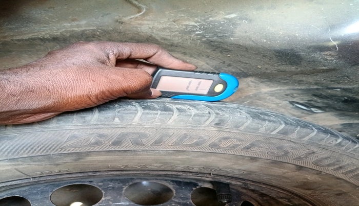 2017 Maruti Alto 800 VXI, Petrol, Manual, 1,09,494 km, tyre