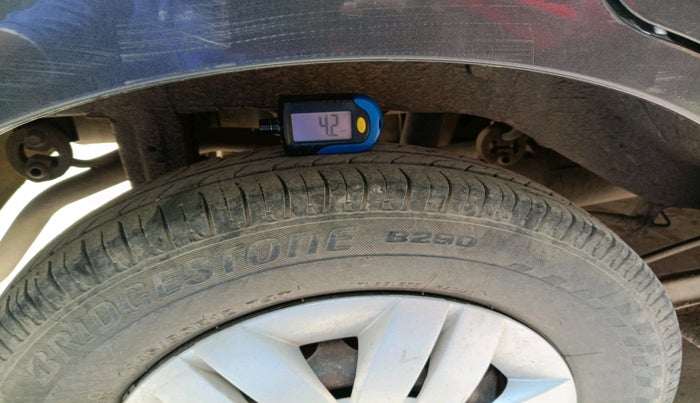 2017 Maruti Alto 800 VXI, Petrol, Manual, 1,09,494 km, tyre